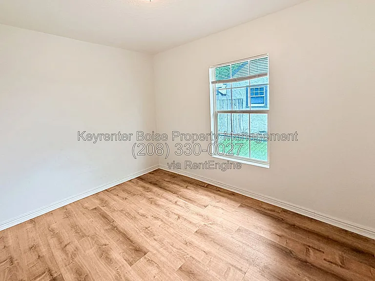 103 N Dewey Ave — Photo 2