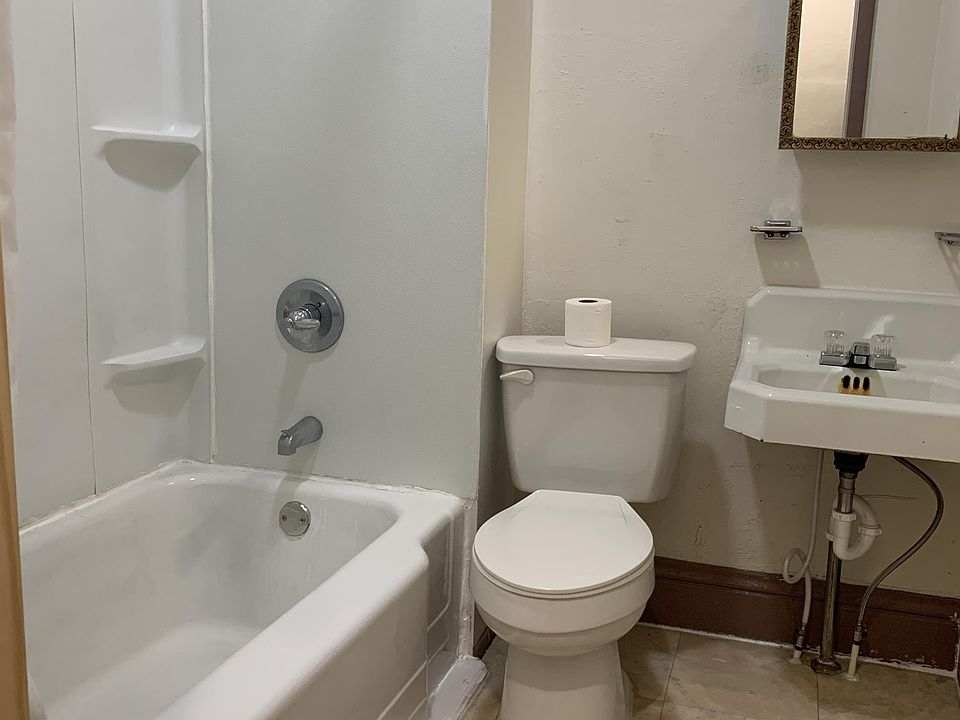 2nd image of 10 3/4 W Lake St