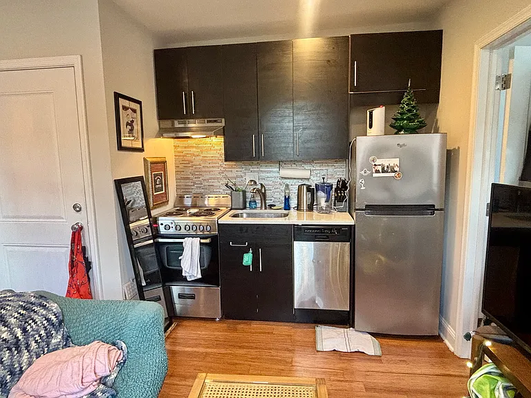 2200 Saint Albans St #B — Photo 2