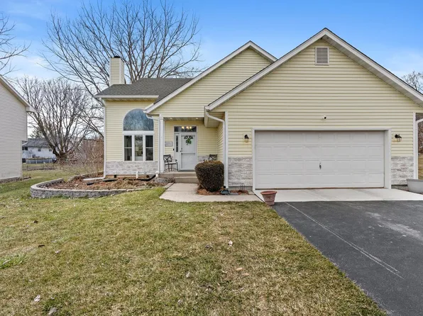 110 Staffordshire Dr NE, Poplar Grove, IL 61065