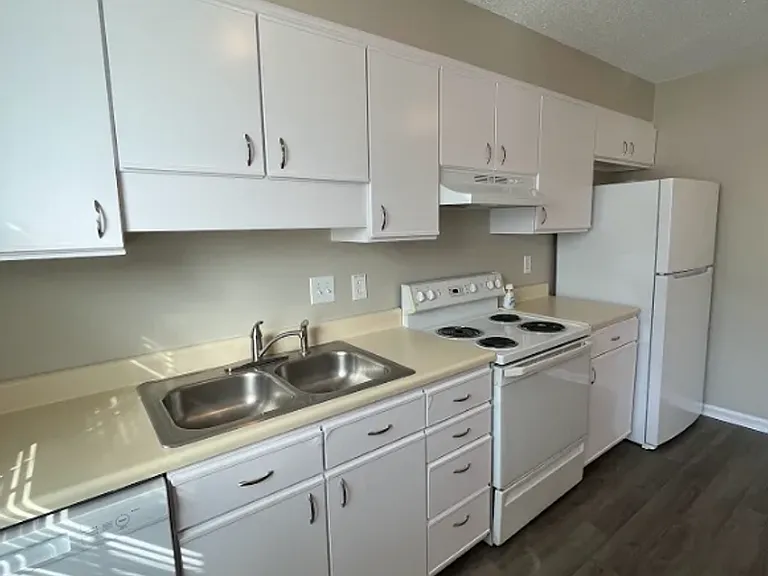 Two bedroom, 1.5 bath condo in High Point--Oakmont Condominiums — Photo 6