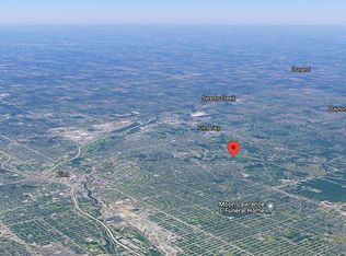 River Oal Dr, Flint, MI 48532