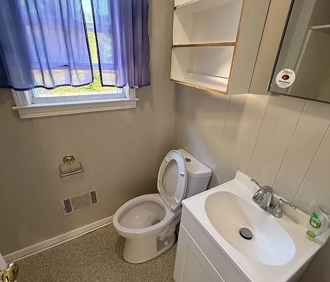 25 Louise Ave — Photo 11