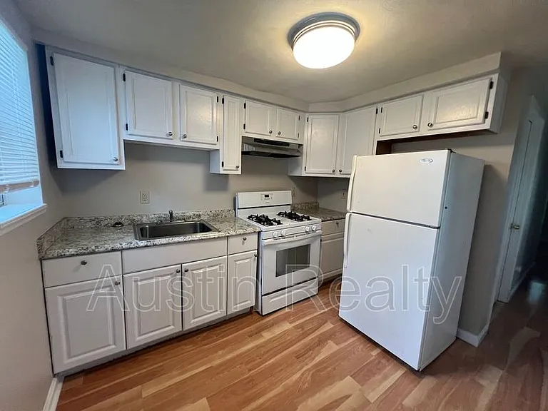 7064 Mitchell Ave — Photo 3