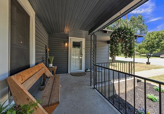 4th image of 1011 Franklin St
