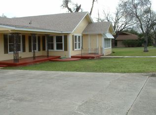 808 W 1st St, Lampasas, TX 76550