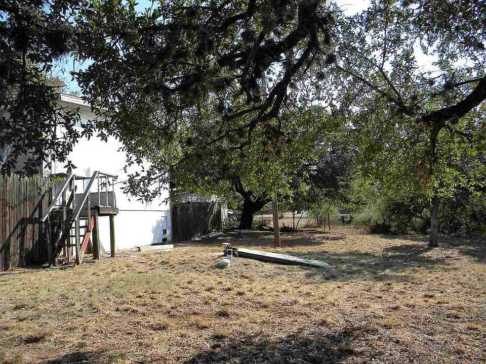 2nd image of 137 W Castlelake Dr