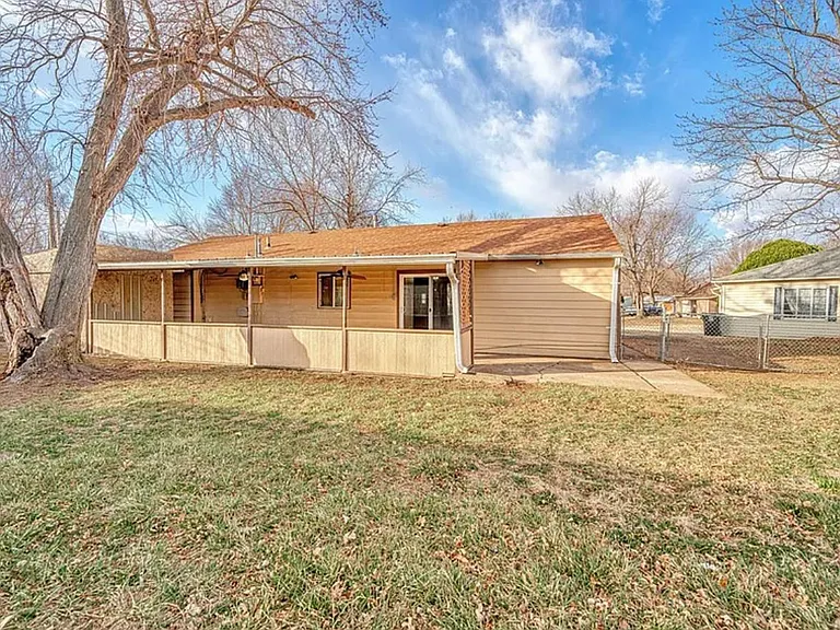 1009 Apache Dr — Photo 8