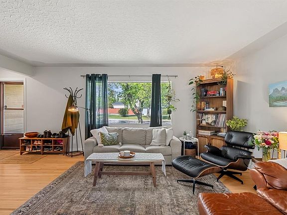 3rd image of 1207 N 40th Ave NW
