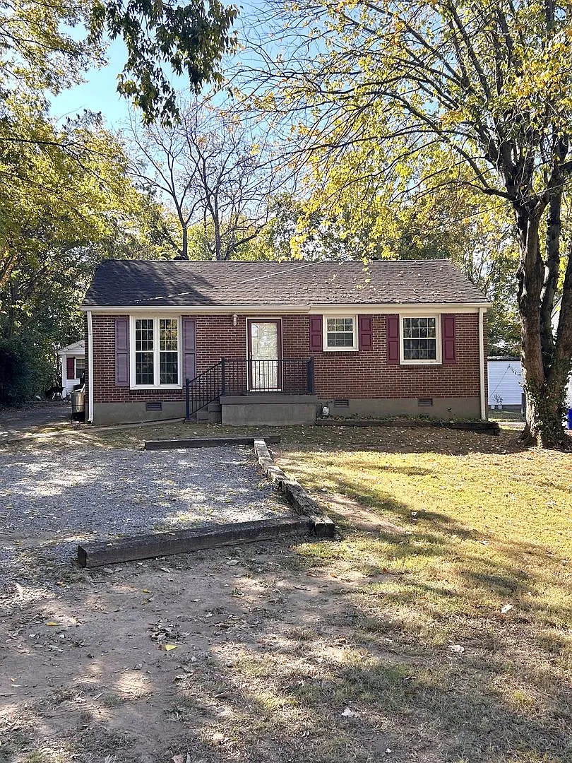 Three Bedroom Home near Geodis Park — Photo 1
