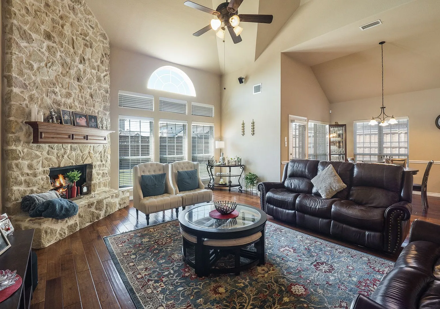 5 bedroom home in Murphy! — Photo 2