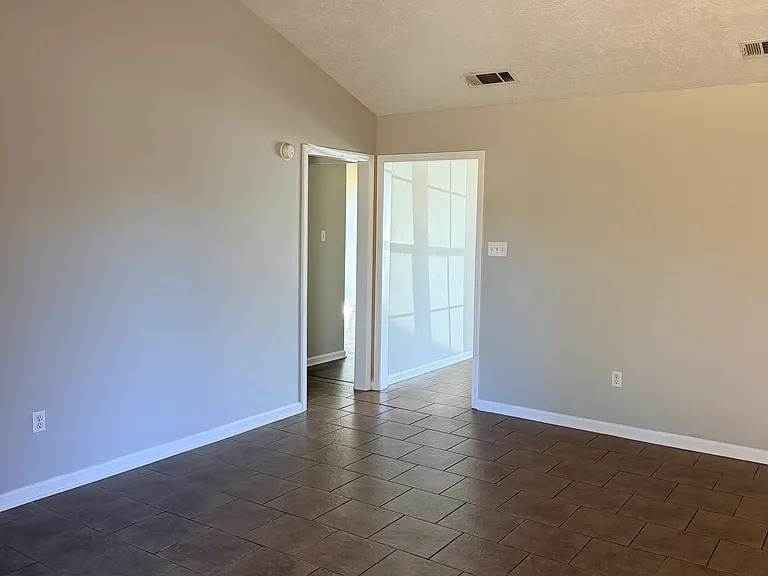 2205 Mustang St — Photo 3