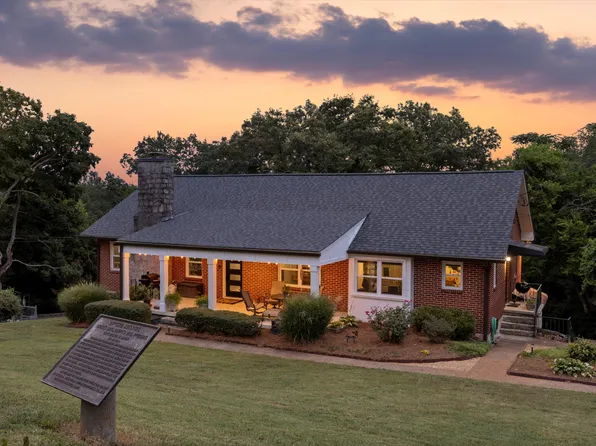 701 S Crest Rd, Chattanooga, TN 37404