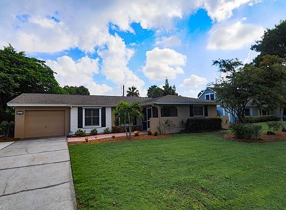 3rd image of 831 Entrada Dr N