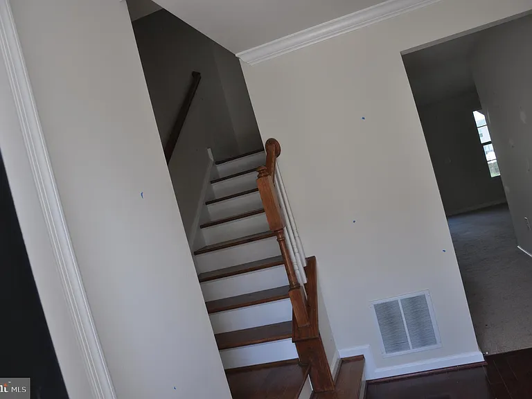 905 Susan Cir — Photo 5