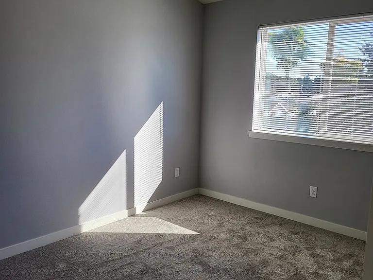 1083 Kennedy St — Photo 5