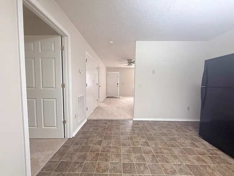 285 E Main St — Photo 12