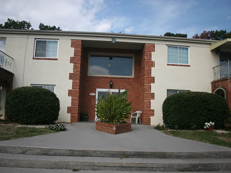 Chateau Riviera — Photo 9