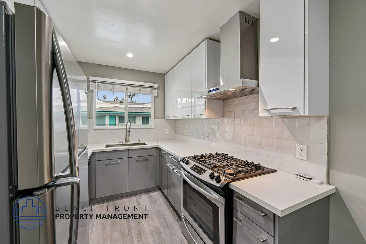 Building Photo - 400 S Mariposa Ave