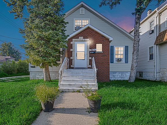 2nd image of 336 153rd Pl