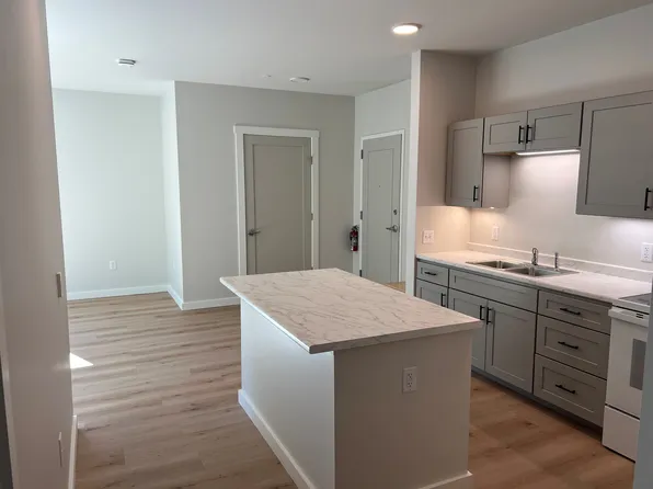 Fox Run Apartments, 475 Berlin Mall Rd #105, Montpelier, VT 05602