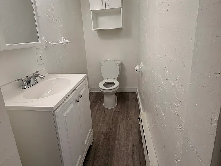 107 N Peach St — Photo 7
