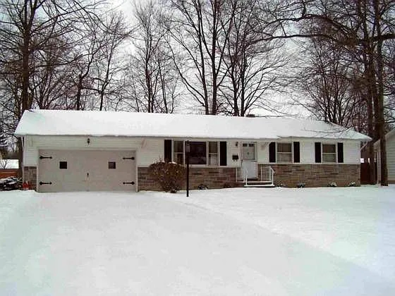 3943 Claridge Dr photo 1