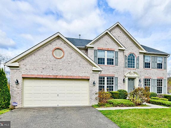2nd image of 5209 Derby Manor Ln