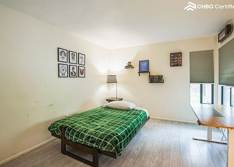 Full Bed in Bedroom 2
