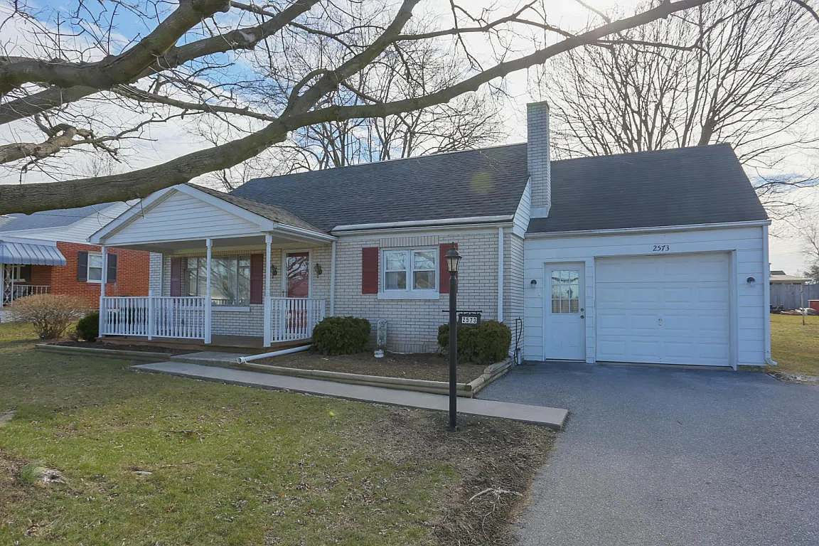 2573 Sheaffer Rd photo 1