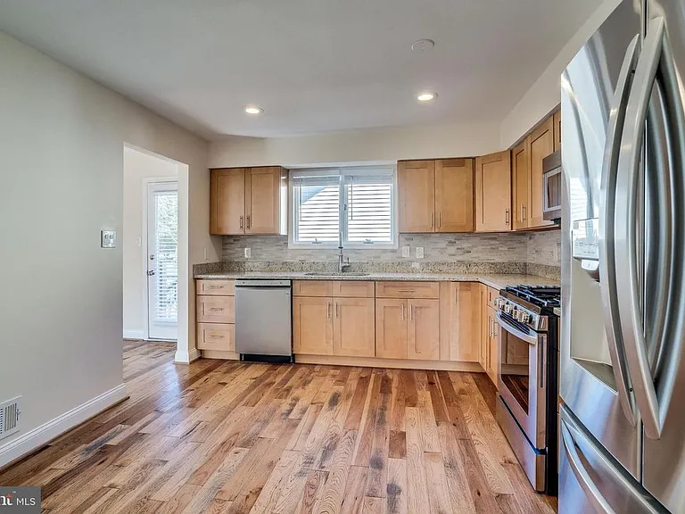 6505 Gretna Green Way — Photo 4