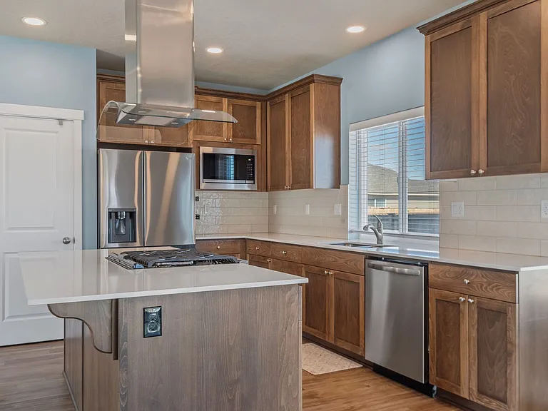 280 NW Double Eagle Ave — Photo 5