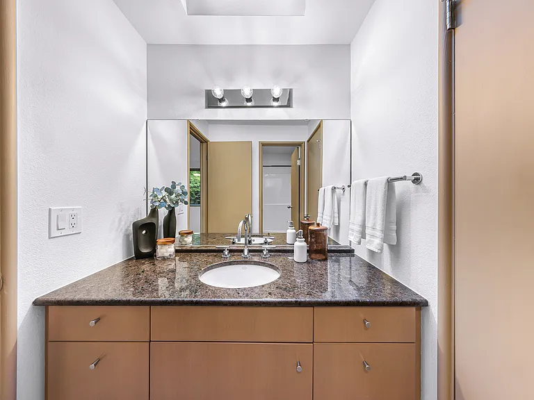 2261 W Lake Sammamish Pkwy SE — Photo 8