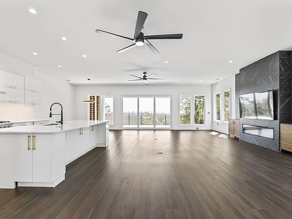 4th image of 42 Enclave Pl