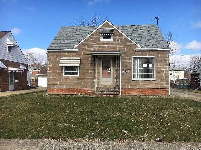 21301 Fuller Ave photo 1