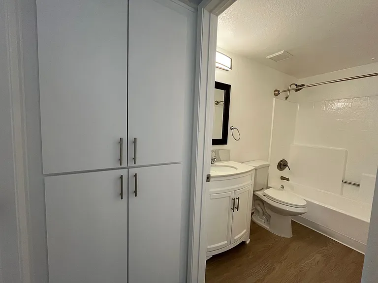 14900 Moorpark Street — Photo 24