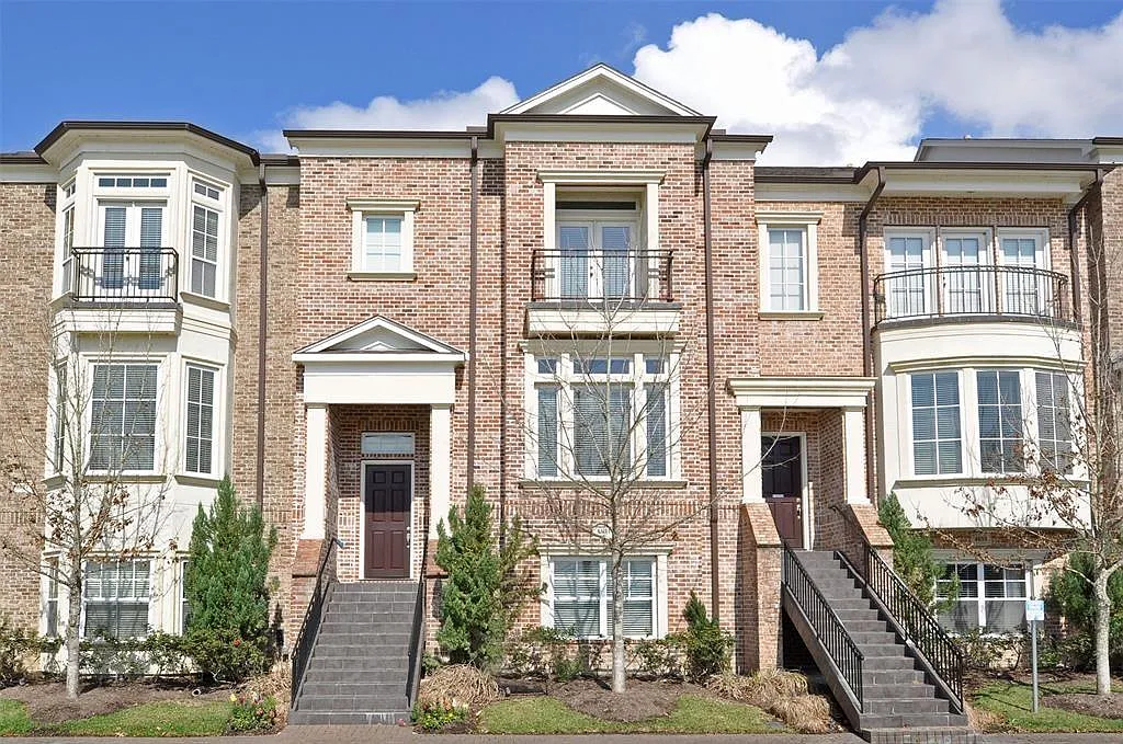 3 bed, 3.5 bath, 2784 sqft, $2,800 — Photo 1