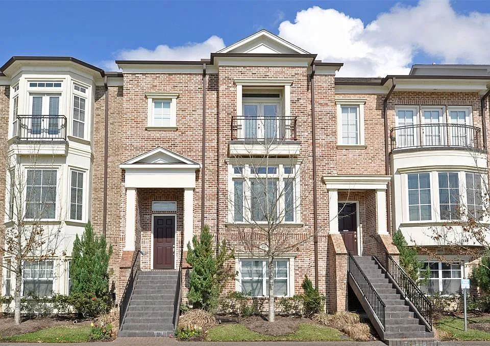 4631 Regent Manor Dr