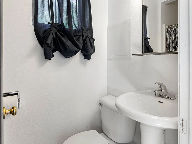1707 S Hervey St #B — Photo 7