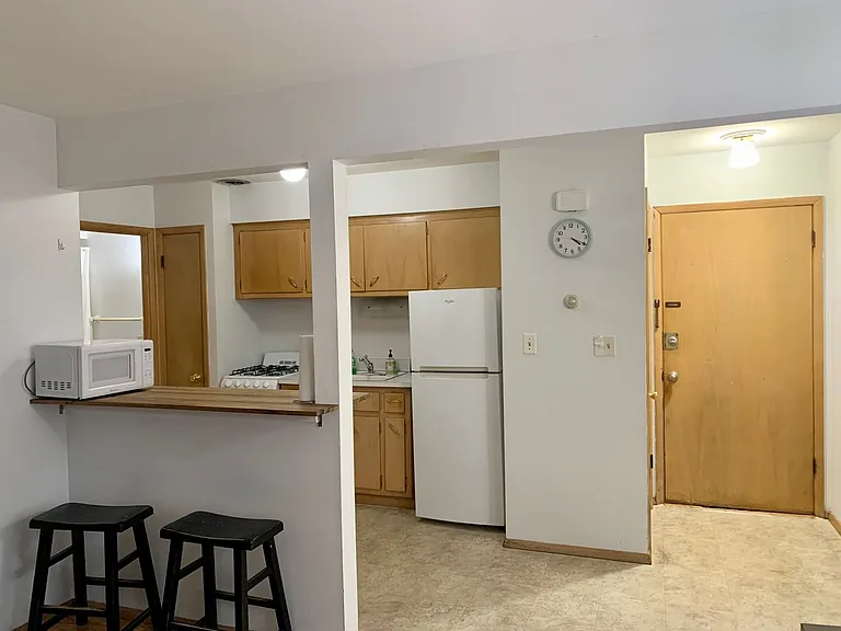 1657 N Astor St — Photo 14