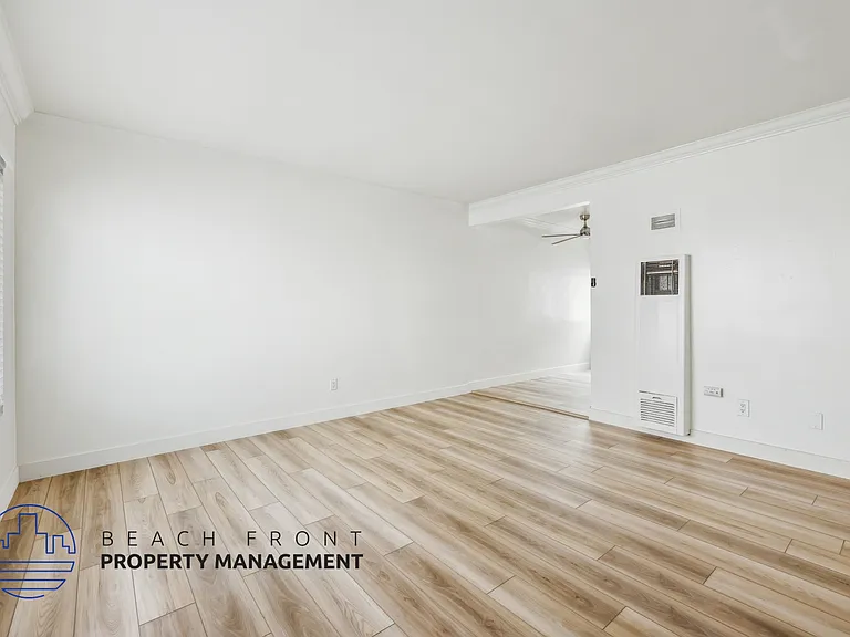 Newport Terrace Apartments — Photo 14