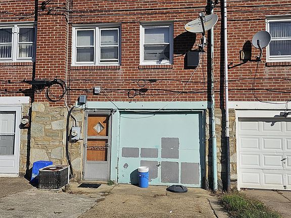 5th image of 242 E Clarkson Ave