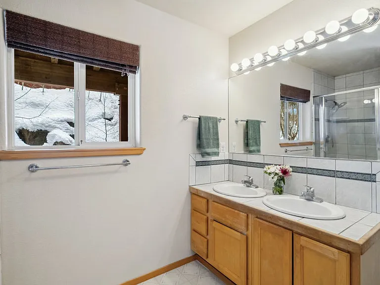 10694 Laurelwood Dr — Photo 11