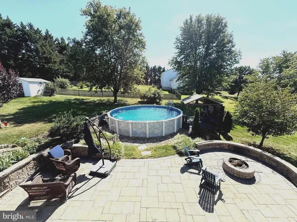 1011 Cloverdale Rd, Charles Town, WV 25414
