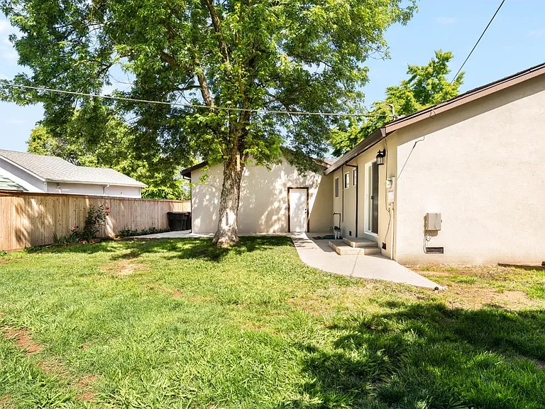 6120 Friendly Ct — Photo 34