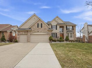 18578 Glengarry Dr, Livonia, MI