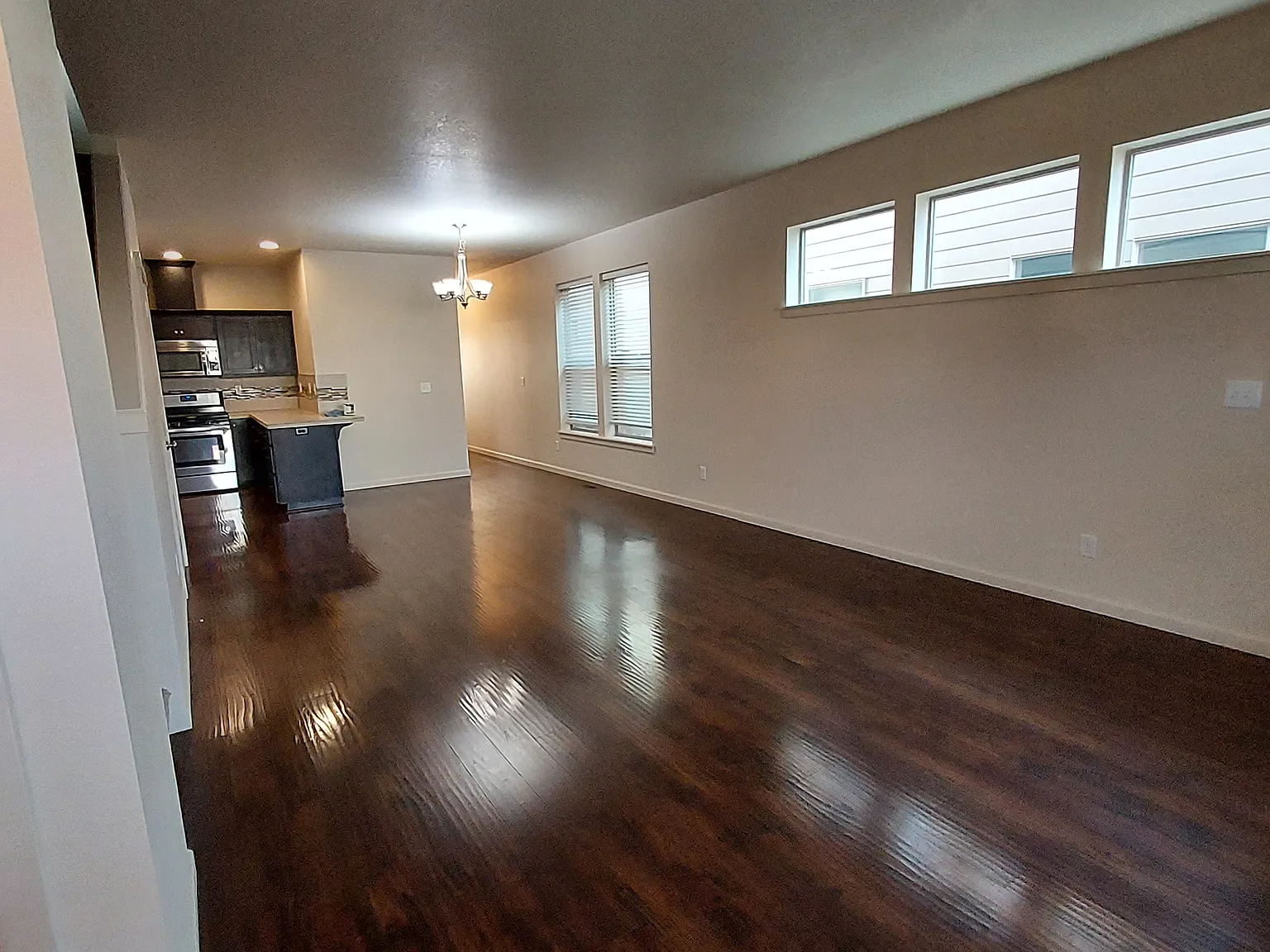 3 bed, 2.5 bath, 1475 sqft, $2,100 — Photo 4