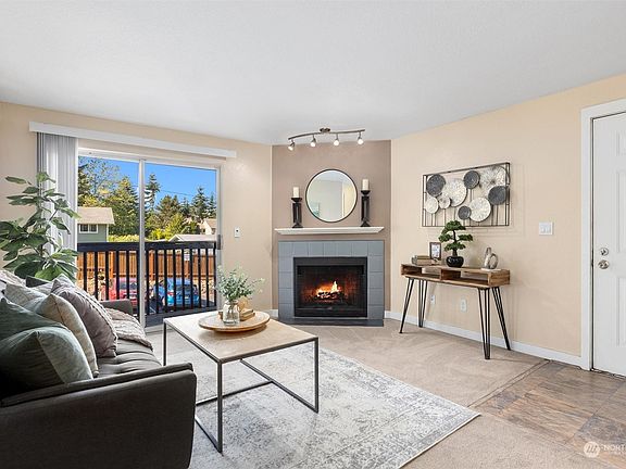 5th image of 16817 Larch Way #F204