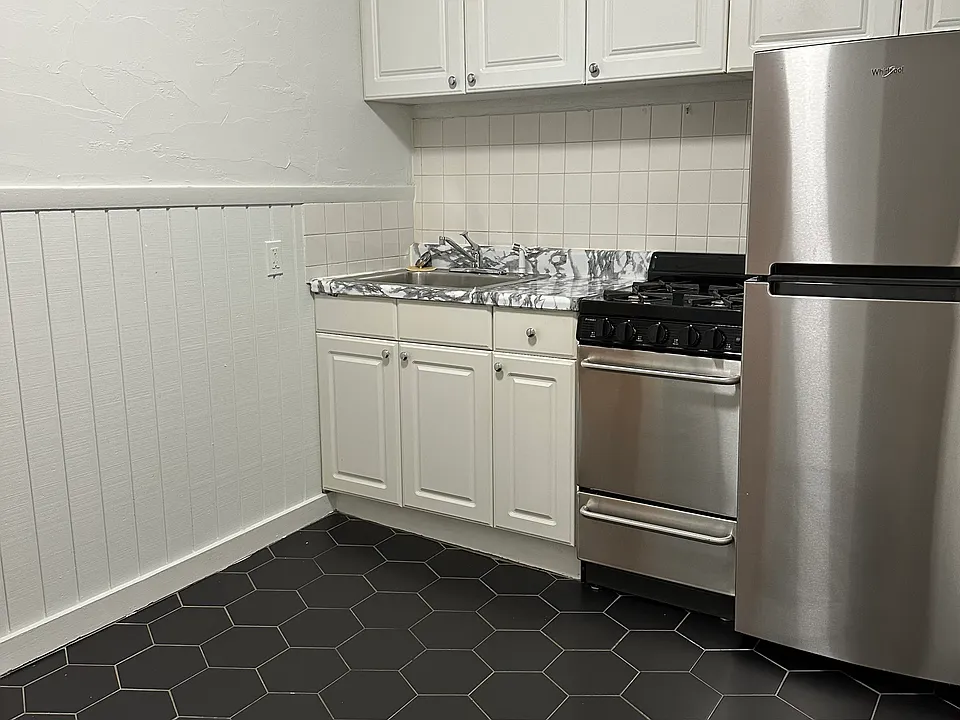 303 Hancock St #2