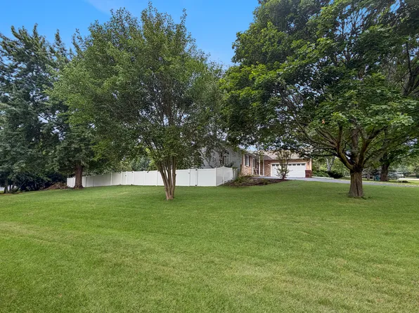 3103 W Greenfield Dr, Freeport, IL 61032